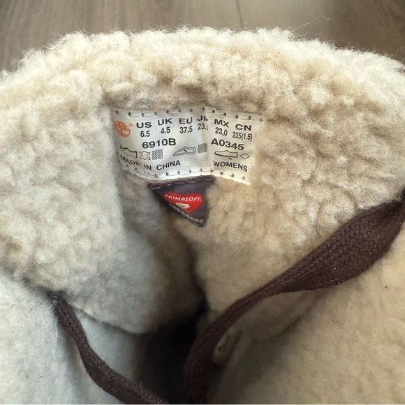 Timberland Sherpa-Lined Tan Winter Boots with White Trim - Picture 5 of 7